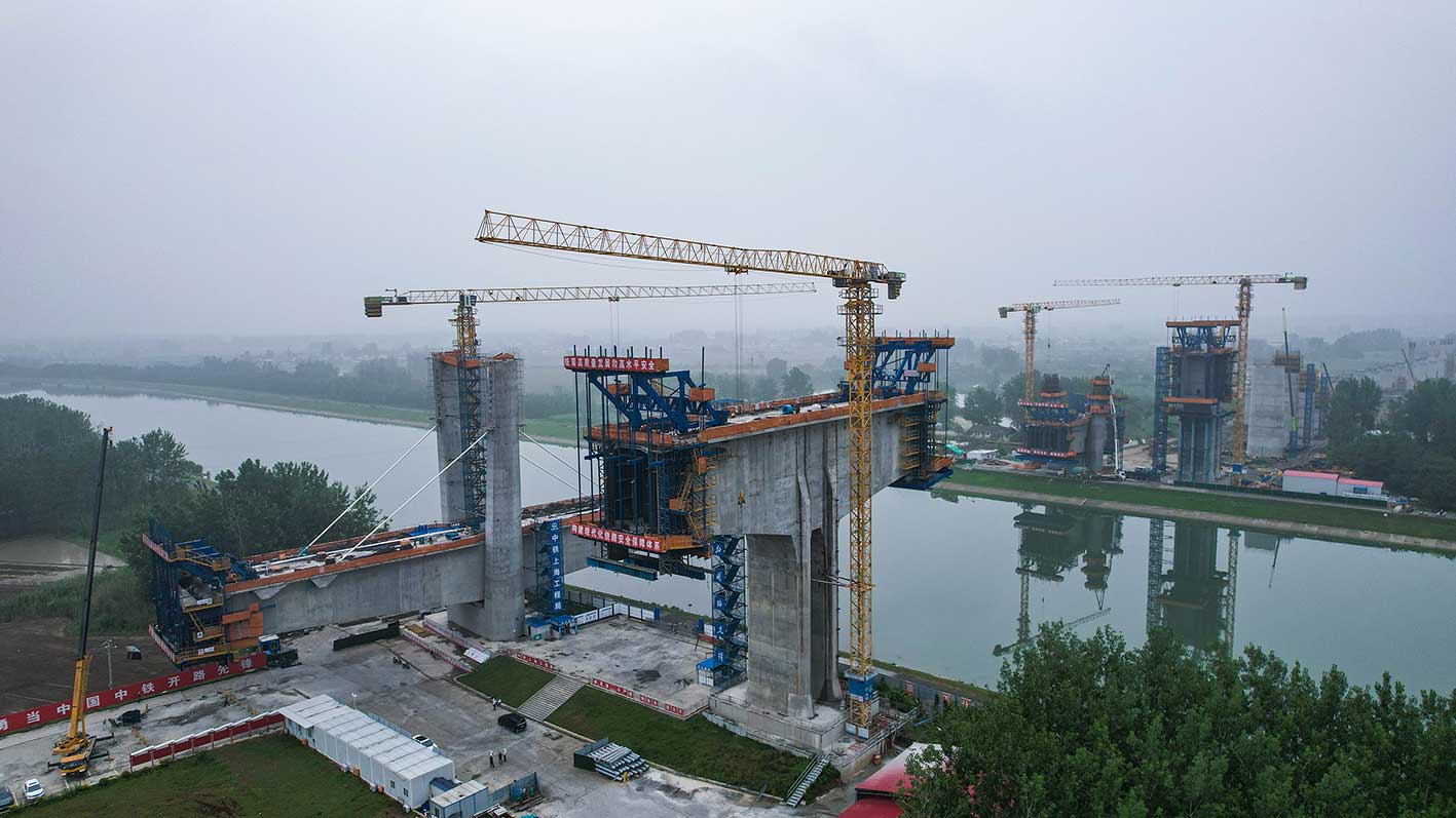 主跨210米 | 中鐵上海局滬渝蓉高鐵六合特大橋跨滁河鋼混混合連續(xù)剛構(gòu)掛籃順利施工